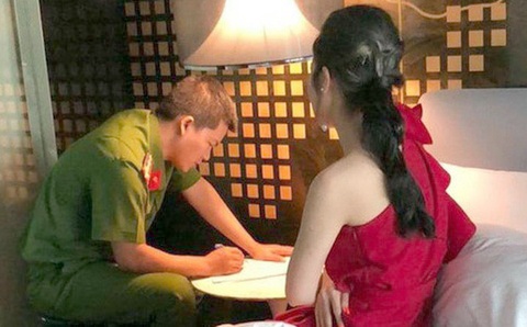 Co gai o TP.HCM moi gioi chan dai ban dam gia 4.000 USD hinh anh