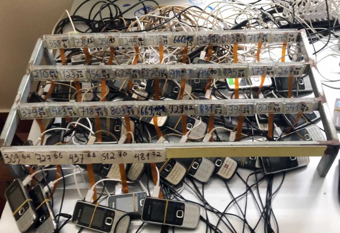 Bat nhom phat tan hang tram trieu tin nhan rac hinh anh