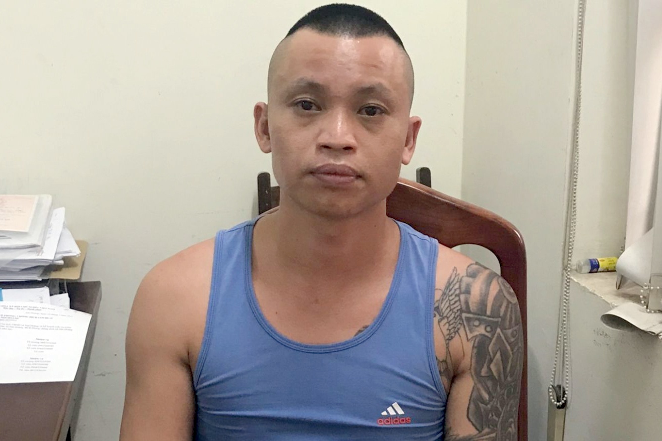 Danh can bo roi vuot chot kiem soat Covid-19 hinh anh