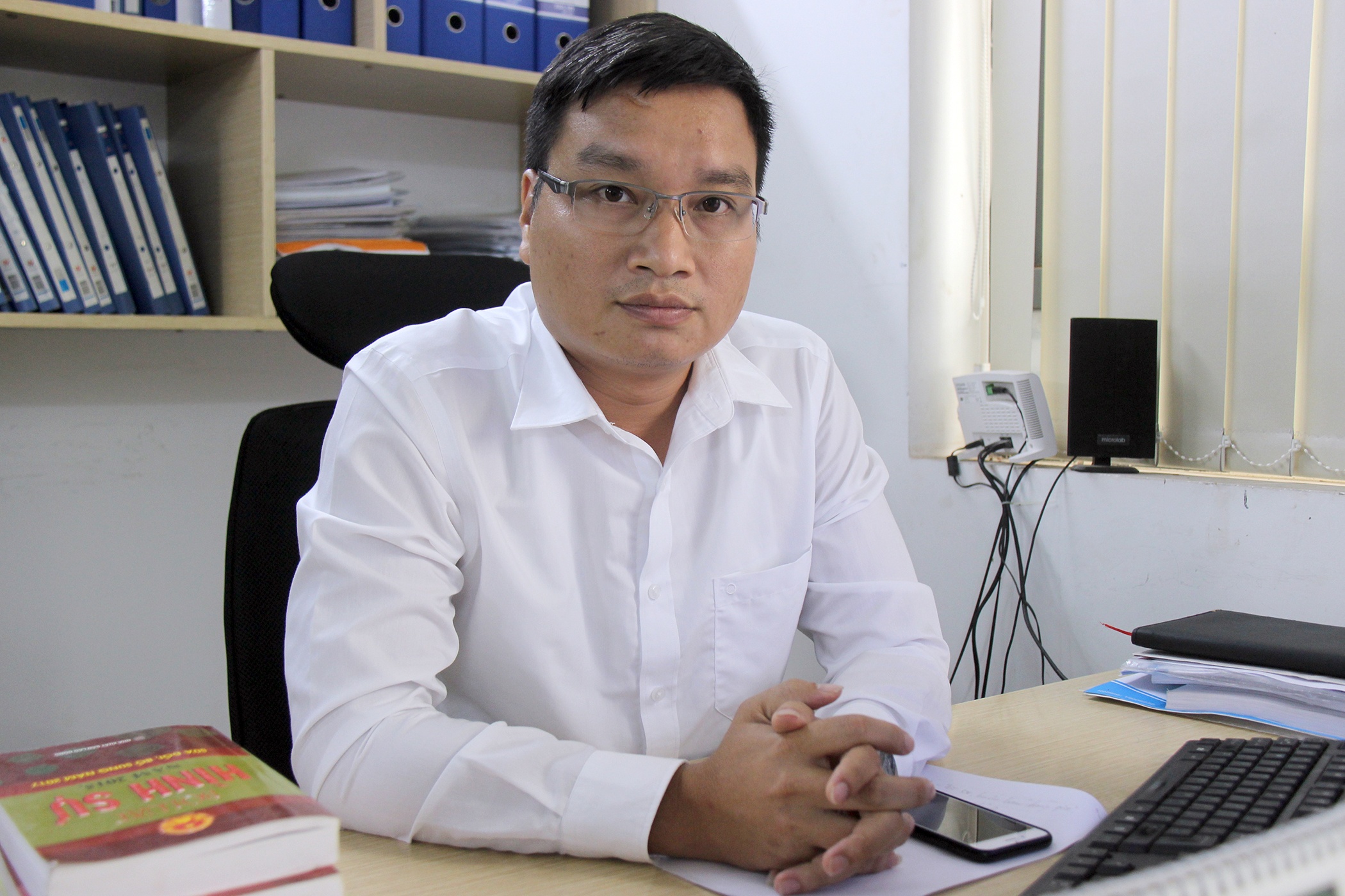 Hoai Linh giu tien tu thien anh 2