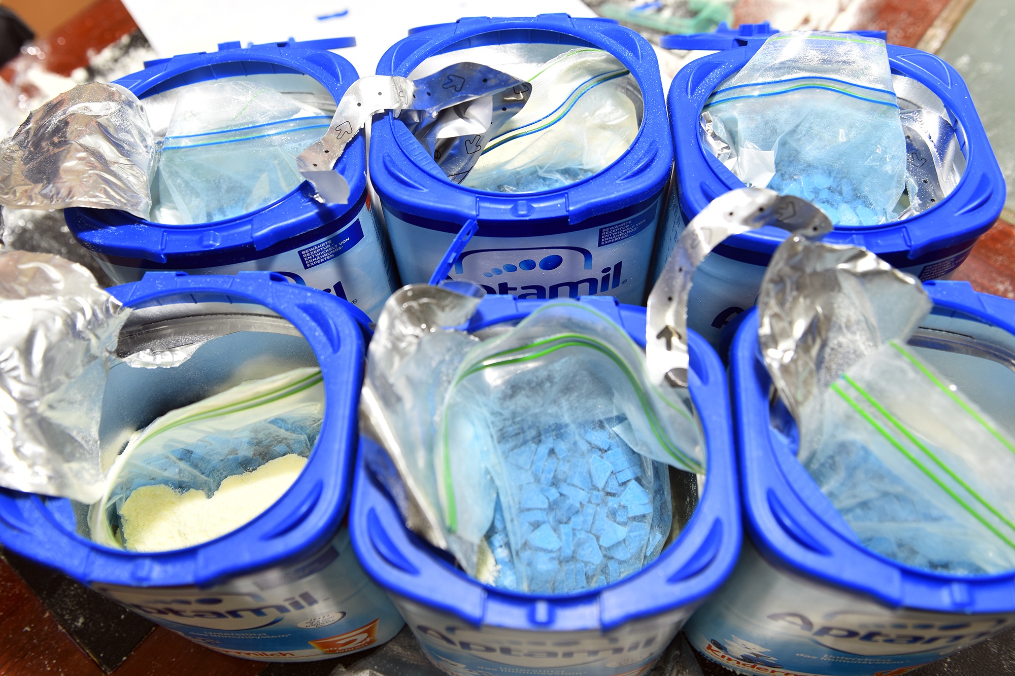 Duong day van chuyen 127 kg ma tuy tu chau Au ve Viet Nam hinh anh