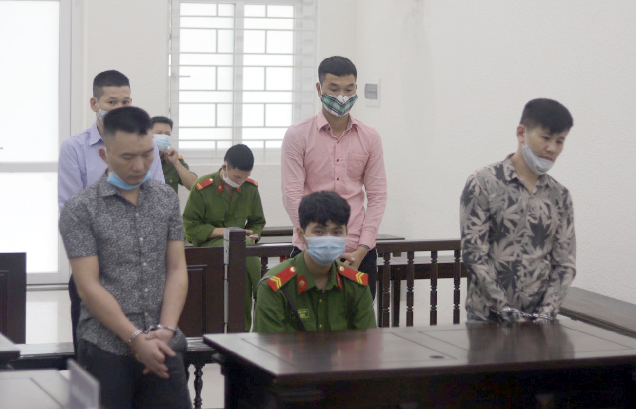 Chu nha chem ten trom anh 1