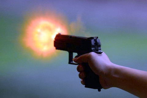 Thu sung lam chet nguoi, cuu canh sat bi phat tu hinh anh