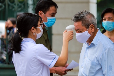Toa hoan xu vi bi cao phai cach ly y te hinh anh