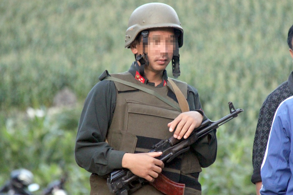 Canh sat vu trang vay nhom nguoi giao dich 9 kg ma tuy hinh anh