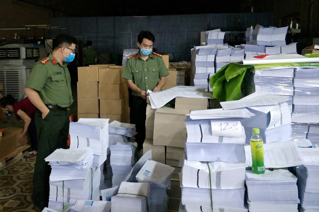 in lau gan 50.000 cuon sach anh 1