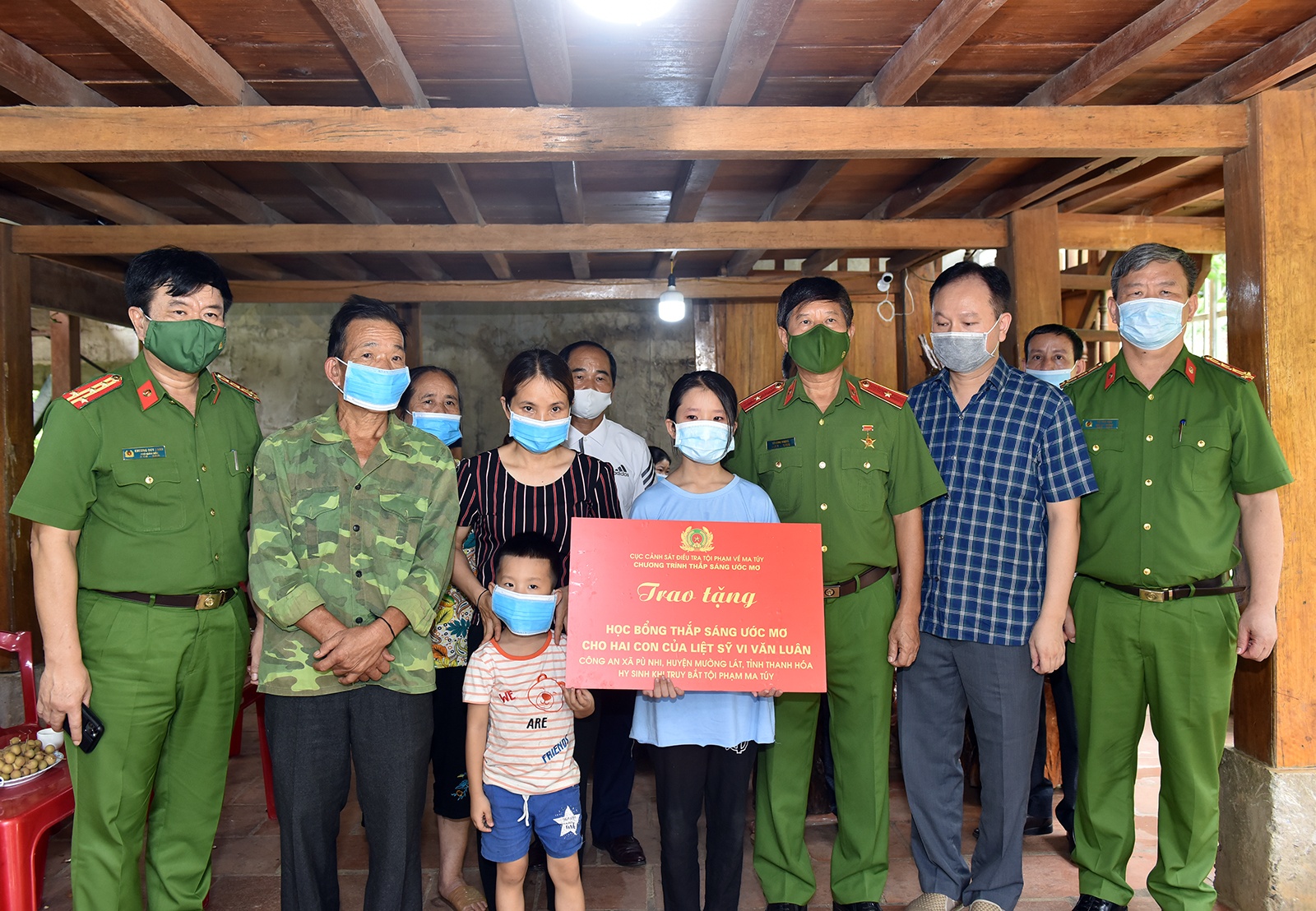 Liet si Vi Van Luan anh 1