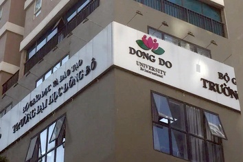 Mien nhiem chuc vu 2 nguoi dung bang gia cua Dai hoc Dong Do hinh anh