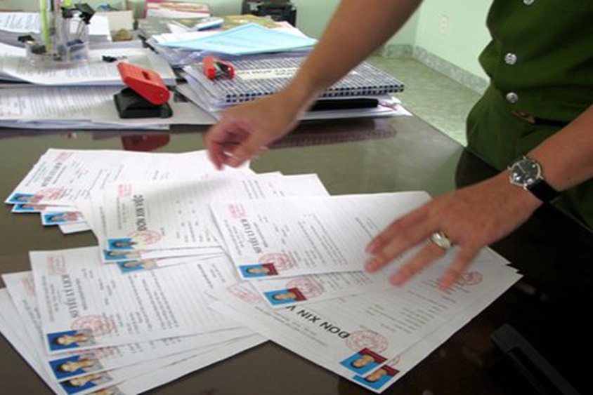 Nguoi dan ong gia thuong ta quan doi, lua tien ty hinh anh