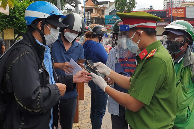 Ha Noi yeu cau khai bao di chuyen noi dia tai chot cua ngo thanh pho hinh anh