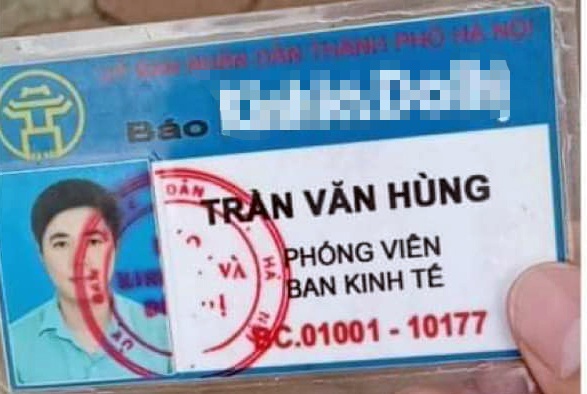 Tai xe oto mang the phong vien gia de di duong hinh anh