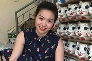 Nguoi phu nu ban hang online lua nua ty tren mang hinh anh