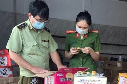 Tai xe oto cho 3.600 banh trung thu nghi nhap lau hinh anh