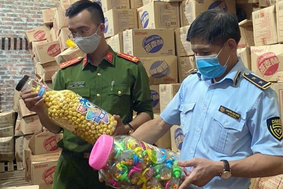 Mua hon 1.000 hop keo kem chat luong de ban dip Trung thu hinh anh