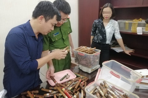 Chu cua hang noi that buon hang nghin dieu xi ga nhap lau hinh anh