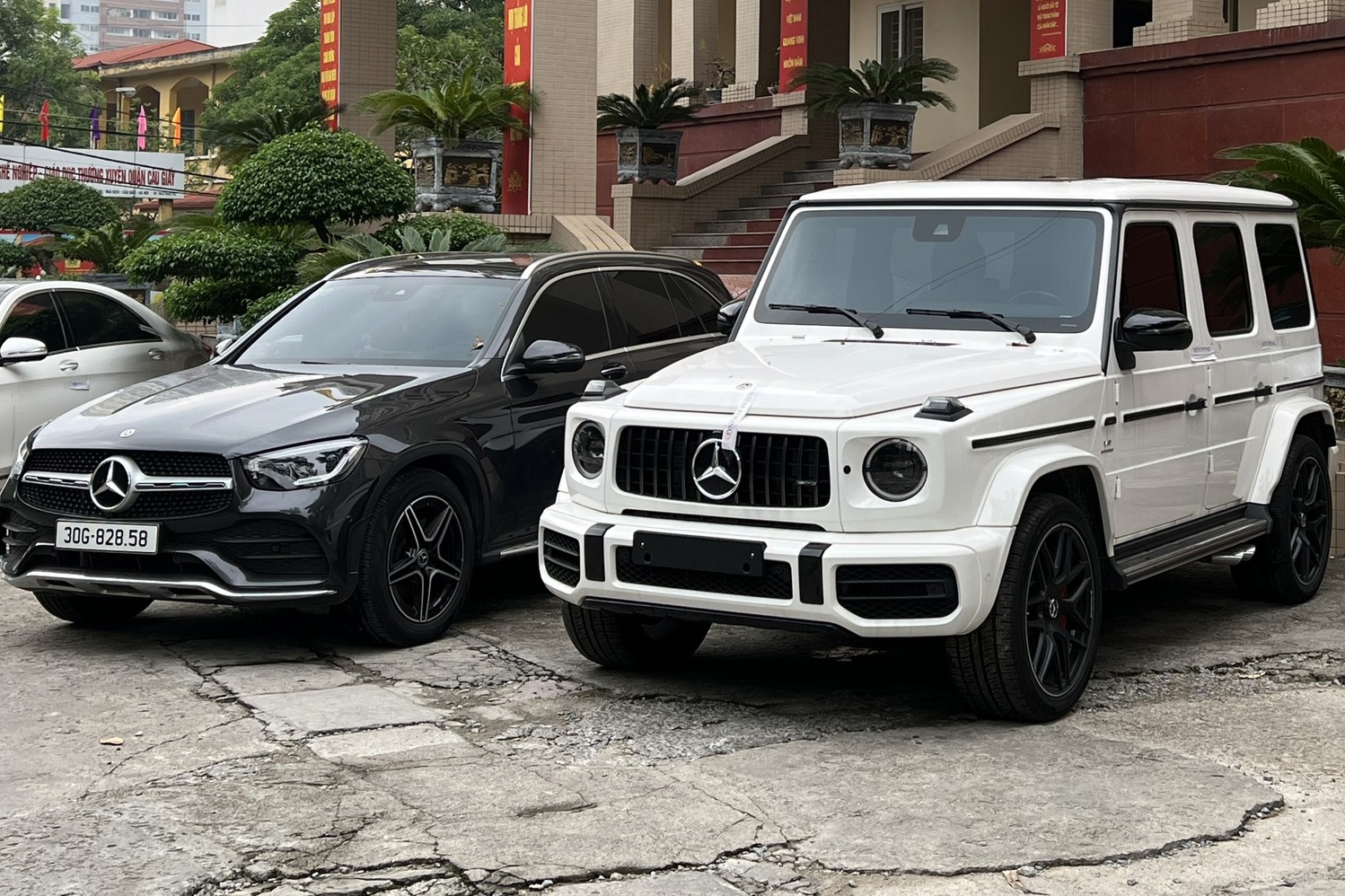 Nhom danh bac nghin ty chi tien mua hang loat xe sang hinh anh