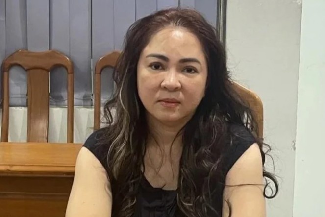 Ba Nguyen Phuong Hang bi bat, ekip thuc hien livestream co vo can? hinh anh