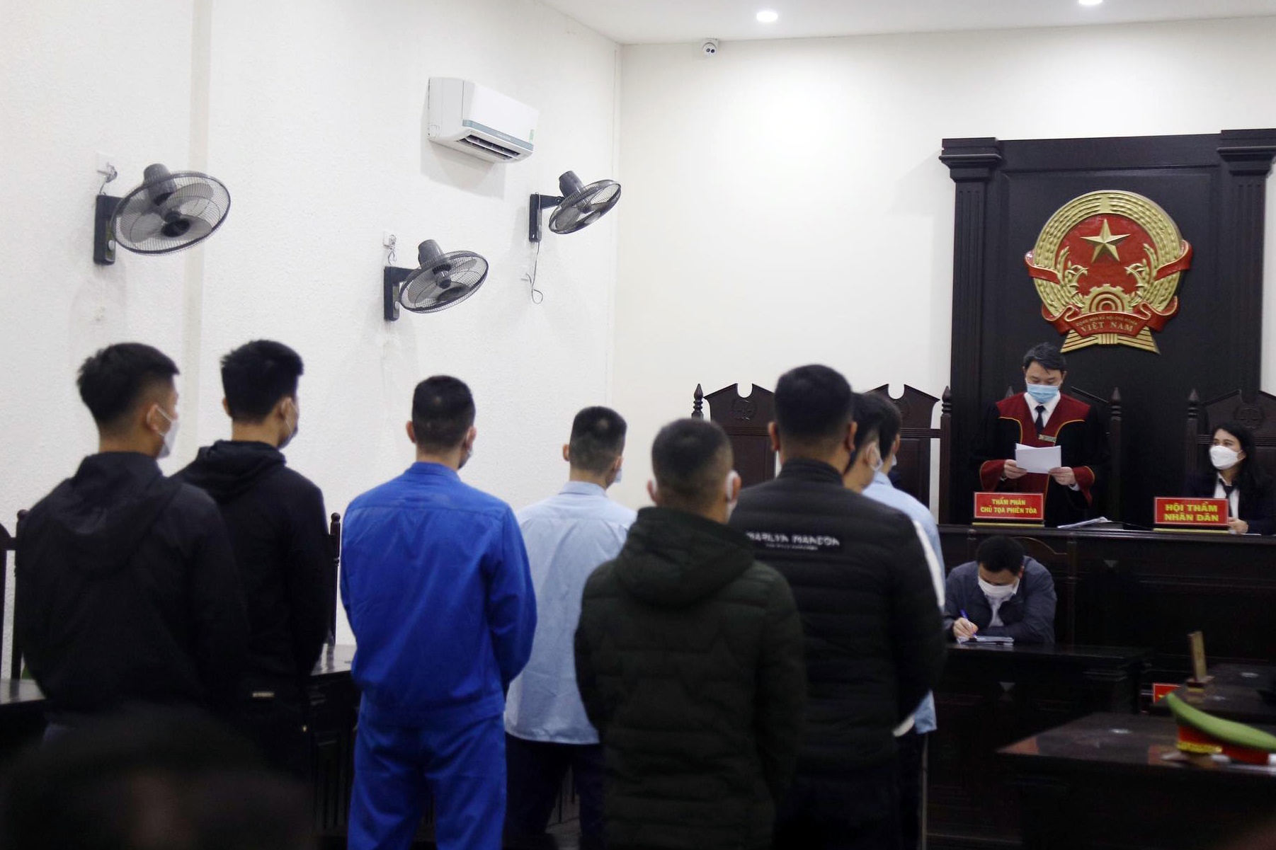 Thuê người tạt axit ảnh 1 Thue nguoi tat axit anh 1