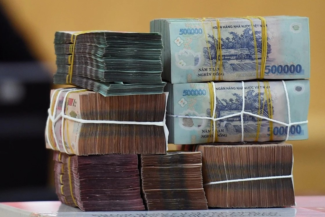 Lua tien 17 dong nghiep, cuu nhan vien ngan hang linh an hinh anh