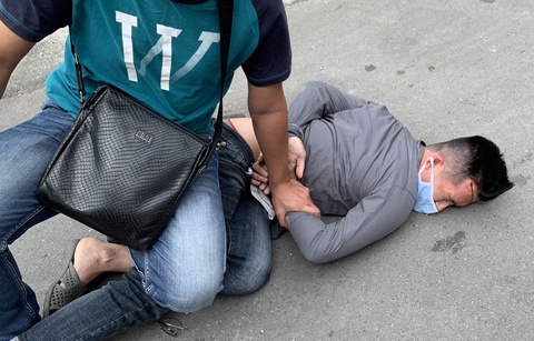 Canh sat chi ky nang phong ve khi giap mat ke trom hinh anh