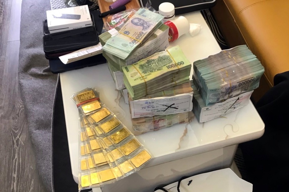 Danh bac 30.000 ty dong anh 2