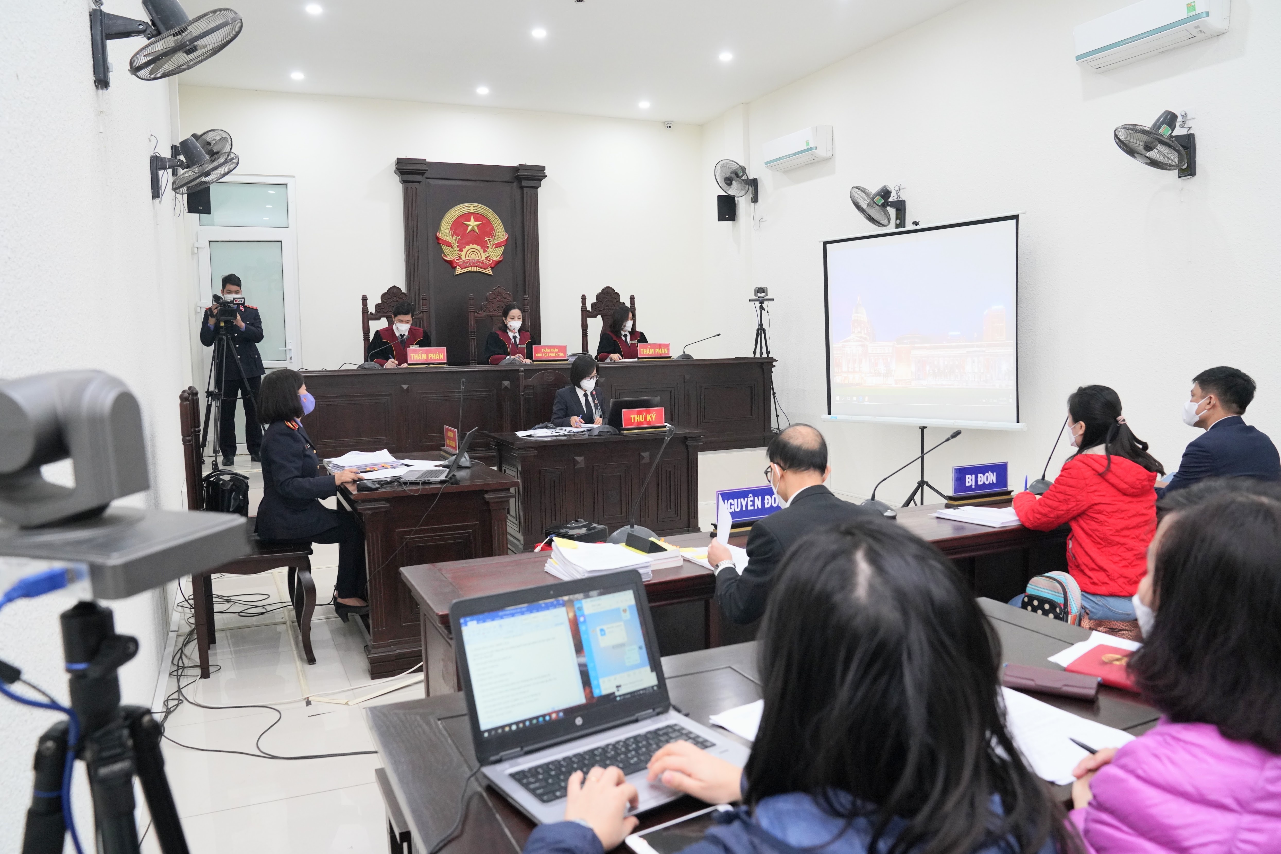 Toa an et xu truc tuyen anh 1