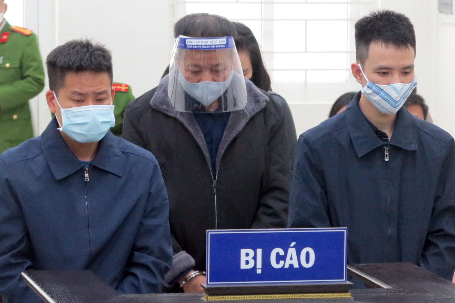 Tham o 74 ty dong, cuu can bo ABBank linh an chung than hinh anh