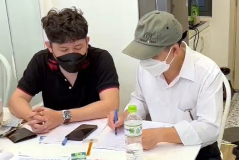 Mua ban thong tin ca nhan anh 1