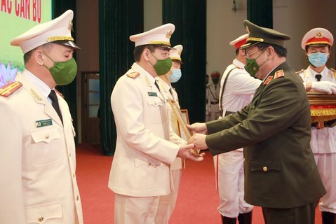 Cong an Ha Noi co tan Truong phong Canh sat kinh te hinh anh