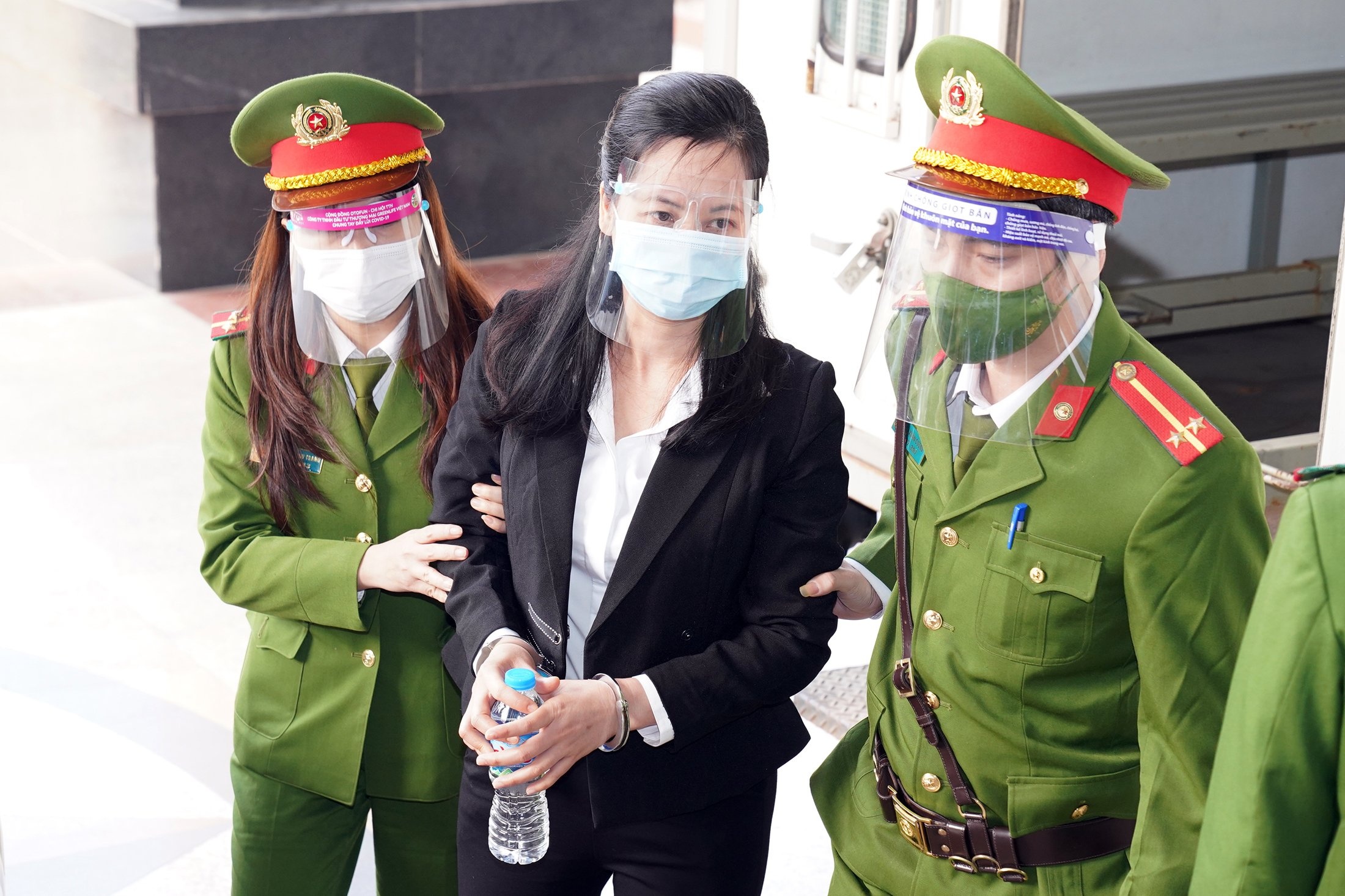 Nguoi lam chung vu DH Dong Do cap bang gia phan lon vang mat hinh anh