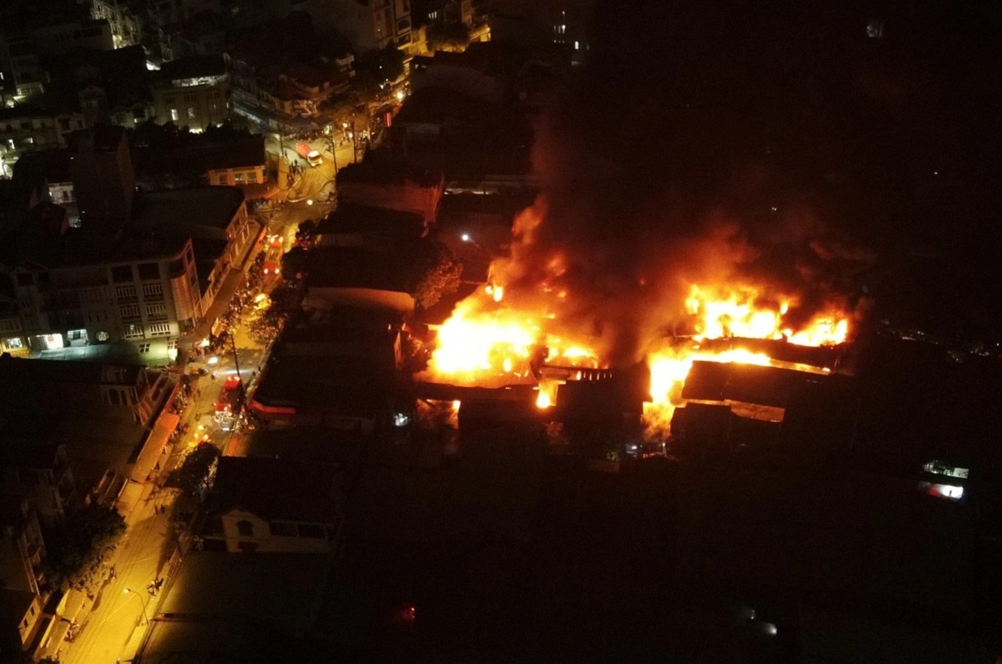 Hien truong vu chay gan cho vai lon nhat mien Bac hinh anh