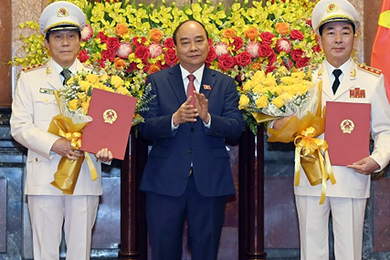 Hai thu truong Bo Cong an duoc thang ham thuong tuong hinh anh