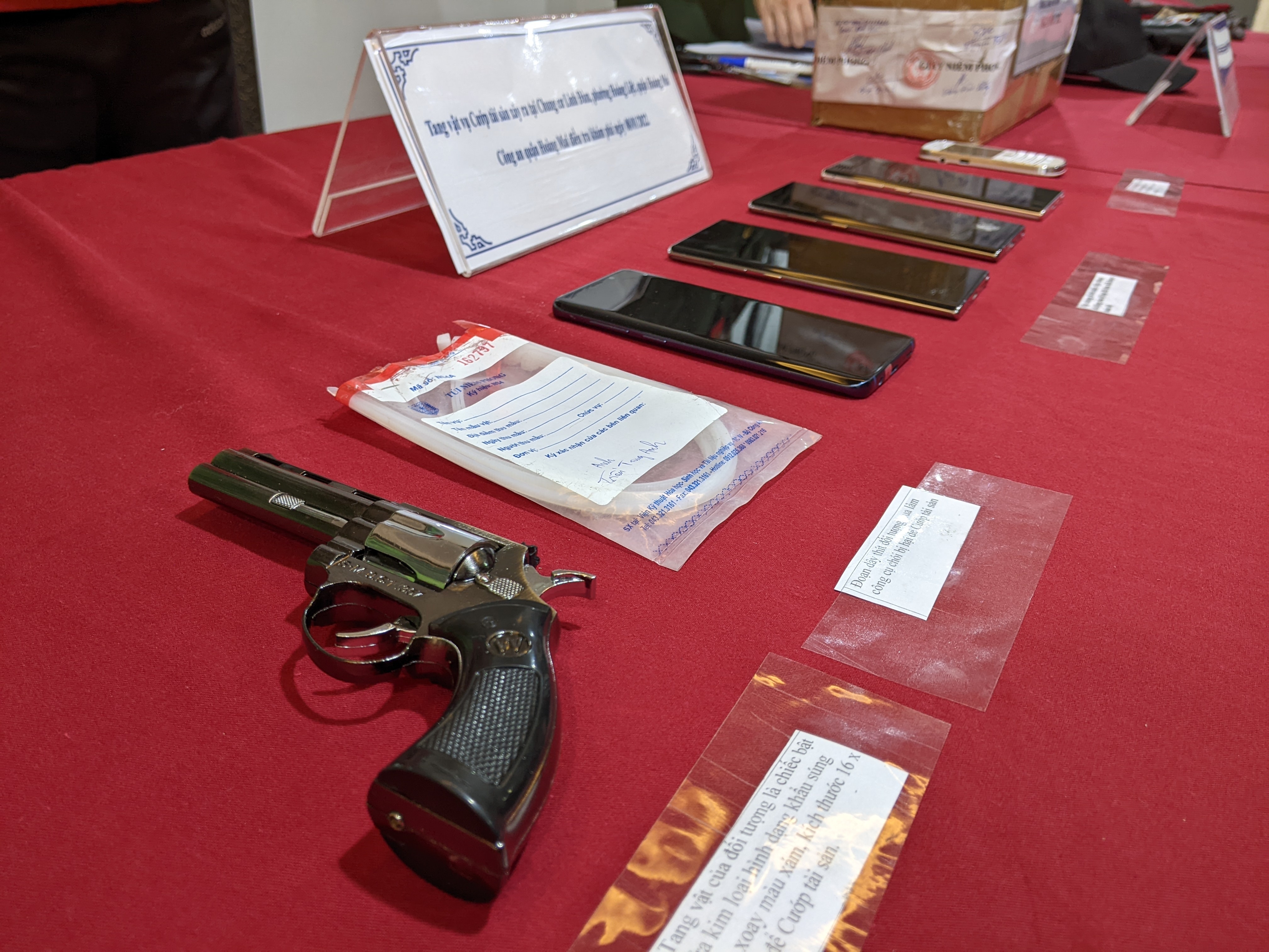 Dung sung cuop tai san anh 4