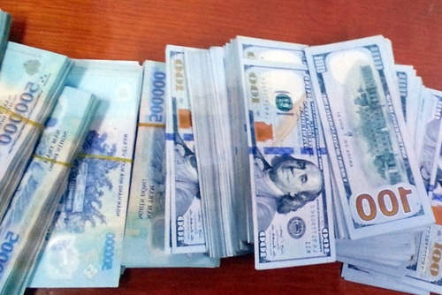 Trom hon 1 ty dong, cap vo chong cung phai vao tu hinh anh