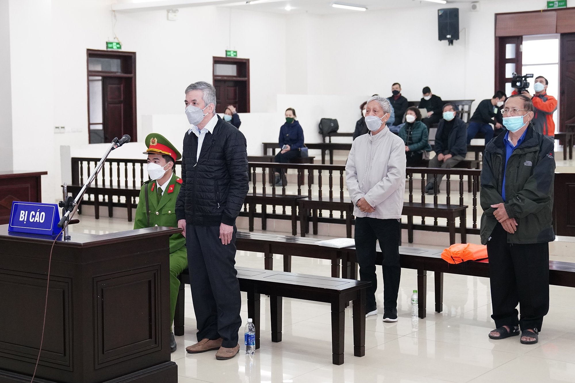 Ong Vu Huy Hoang tiep tuc vang mat tai phien toa phuc tham hinh anh