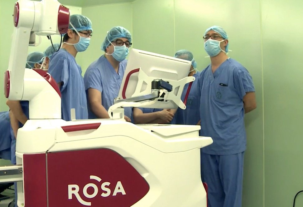 Xet xu Giam doc Benh vien Bach Mai anh 2