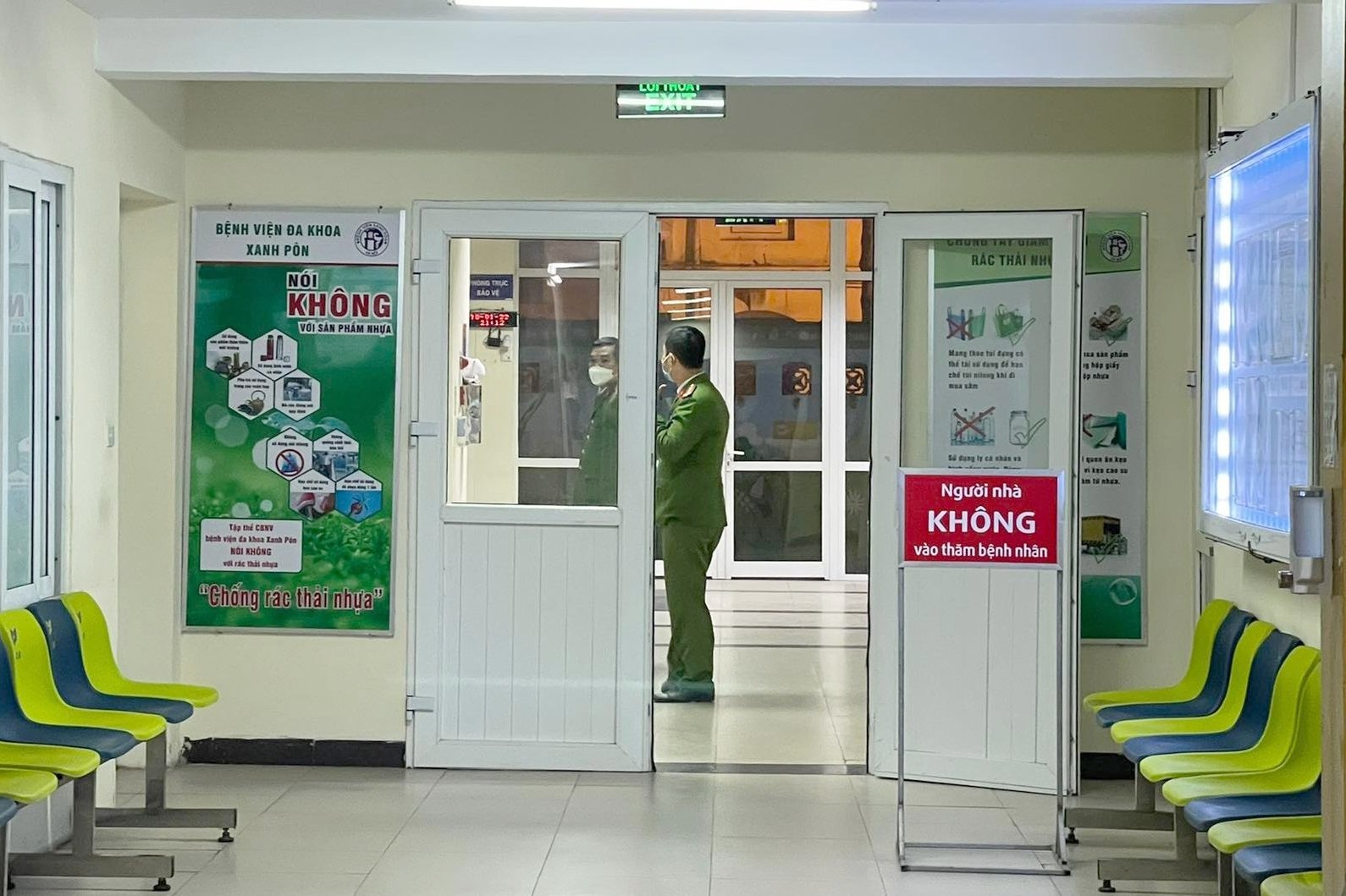 Dong dinh vao dau be gai anh 2