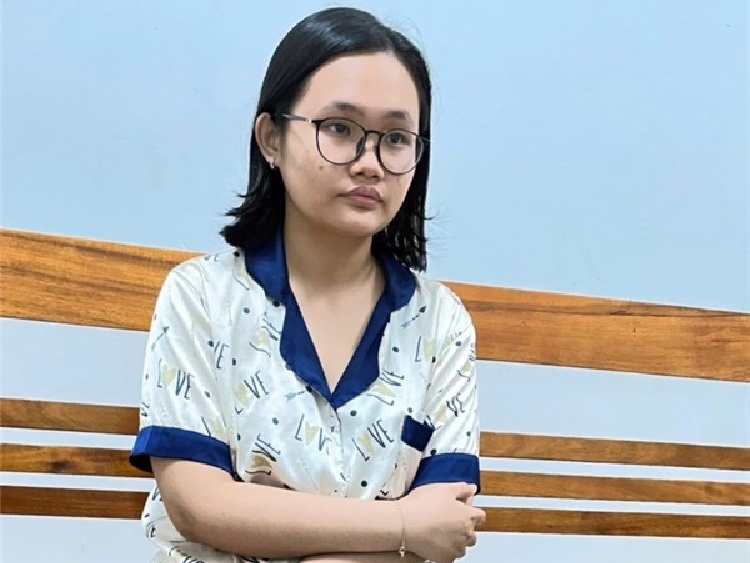 Nu sinh dau doc cha anh 1