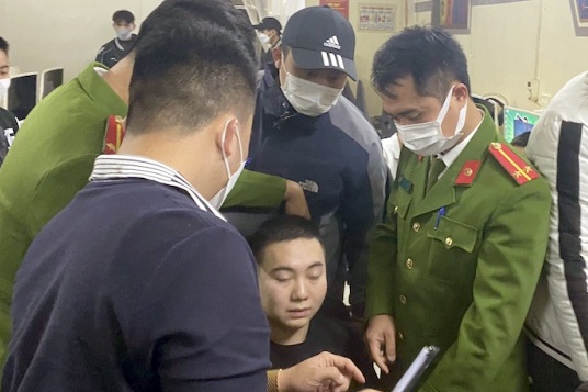 Lua ban ve may bay gia anh 1