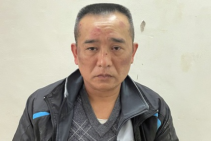 Nu ke toan bi cuop tien khi roi ngan hang hinh anh