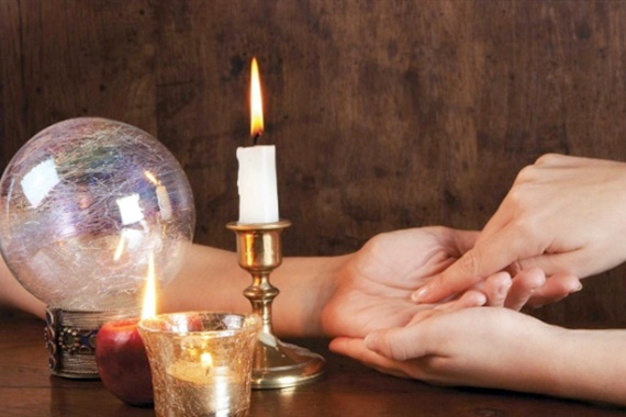 Moi goi nguoi khac xem boi toan, tuong so dau nam co bi xu ly? hinh anh