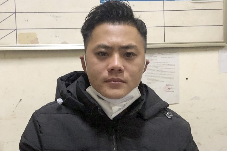 Ba lao bi cuop tien khi di xe may hinh anh