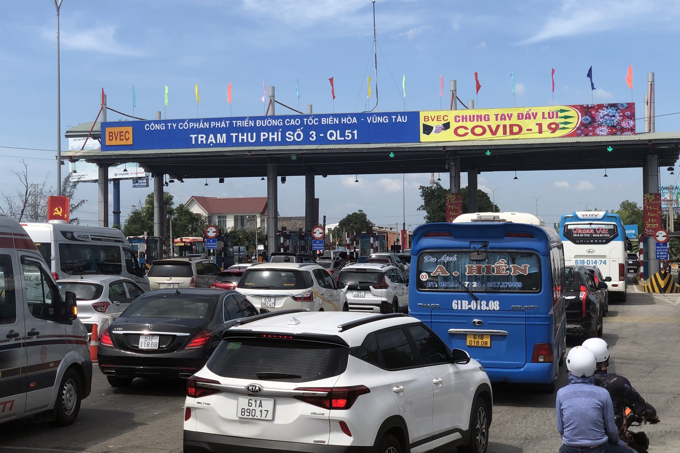 Lien tuc xa tram thu phi do luong xe do ve TP.HCM tang hinh anh