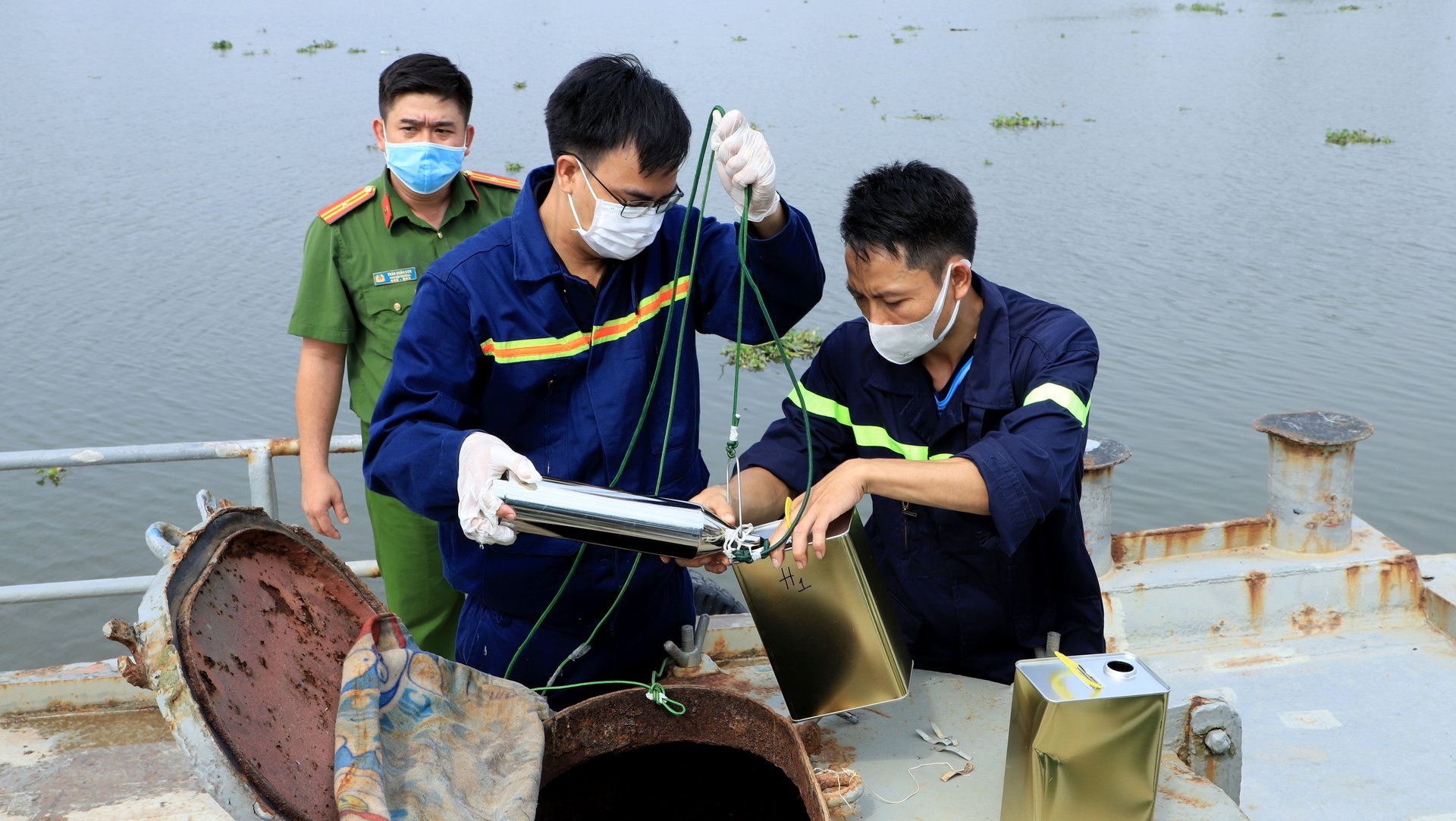Đường dây buôn lậu xăng ảnh 2 Duong day buon lau xang anh 2