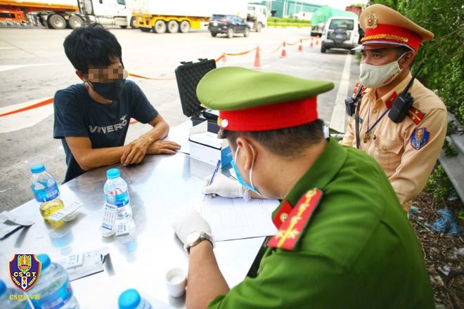Tai xe oto duong tinh voi ma tuy bi xu ly ra sao? hinh anh
