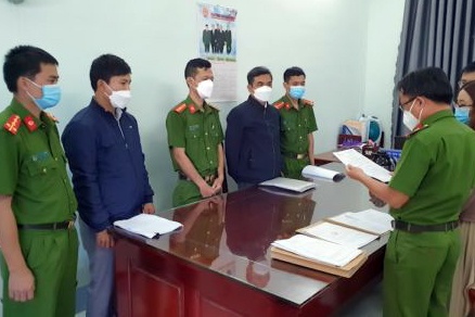 Pho ban Dan van huyen uy o Kon Tum bi bat hinh anh