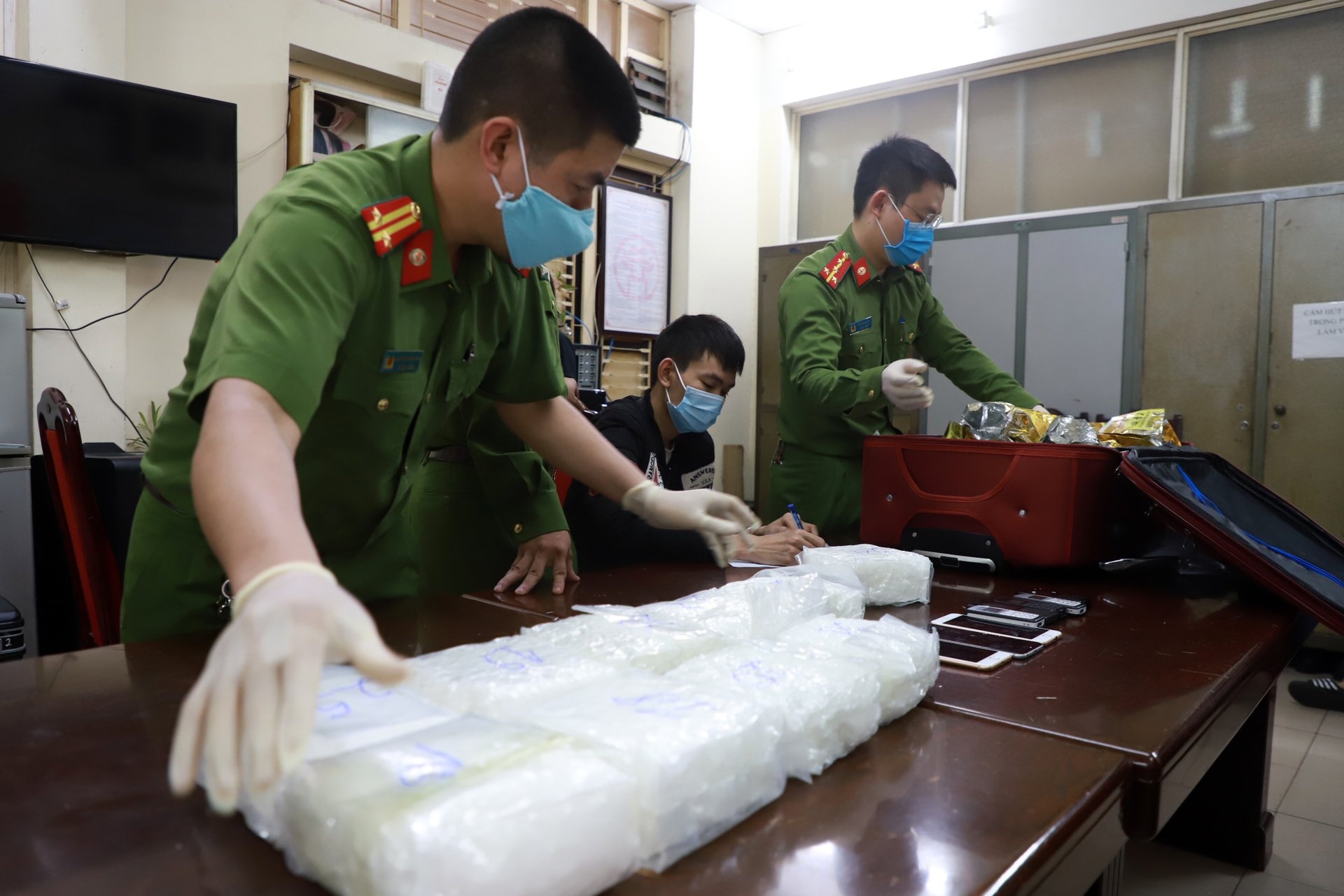 Ong trum tron truy na, lap duong day ma tuy xuyen quoc gia hinh anh