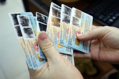 Lam gi khi van chua nhan duoc can cuoc cong dan? hinh anh