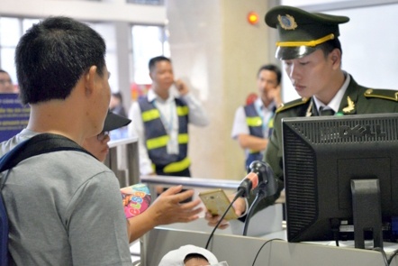 Khi nao cong dan bi cam, tam hoan xuat canh? hinh anh