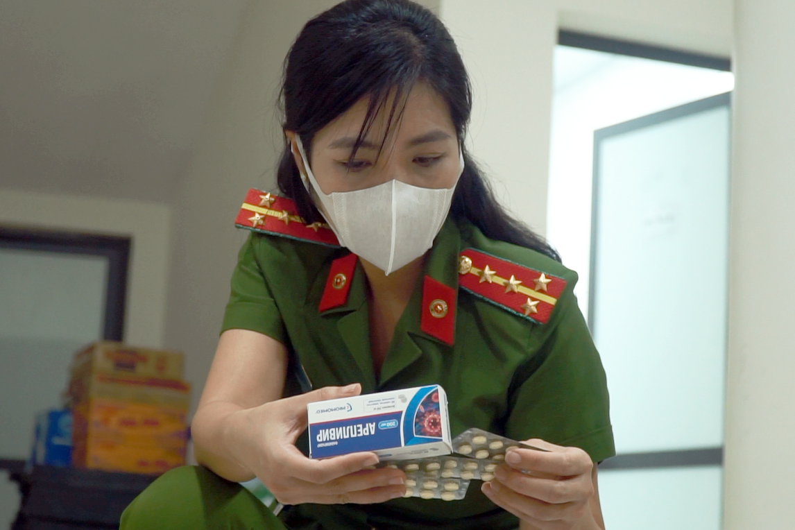 Ban thuoc chua Covid-19, kit test lau bi xu ly ra sao? hinh anh